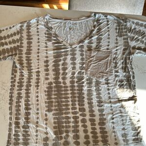 Kyte women’s relaxed for v neck tee in khaki riptide lg